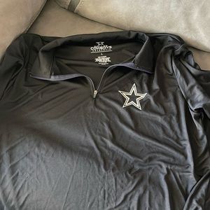 Like new Men’s Dallas Cowboys long sleeve. 100 percent polyester